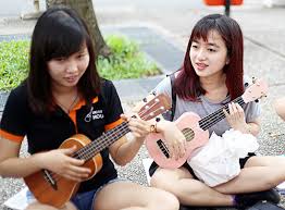choi-dan-ukulele-co-de-khong